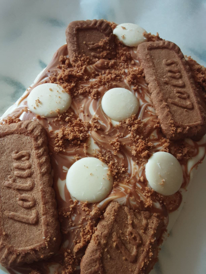 Biscoff and Belgian White Chocolate Flapjack Slab.