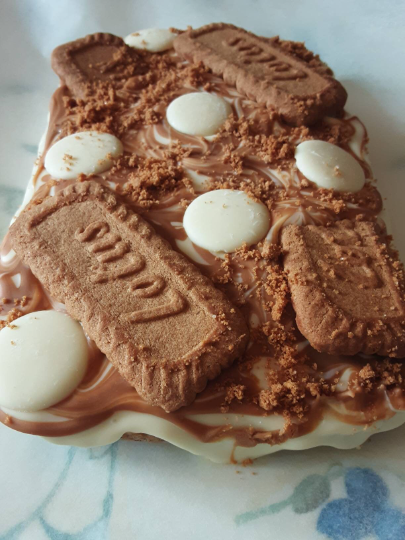 Biscoff and Belgian White Chocolate Flapjack Slab.