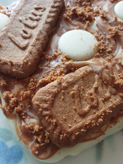 Biscoff and Belgian White Chocolate Flapjack Slab.