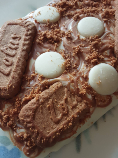 Biscoff and Belgian White Chocolate Flapjack Slab.